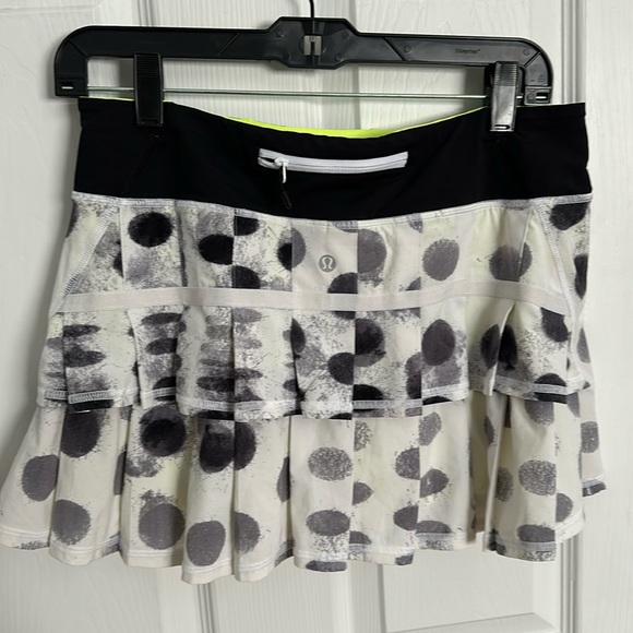lululemon athletica Other - Lululemon Pacesetter Tennis skirt- 6 reg